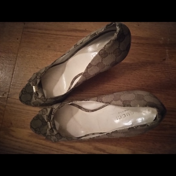 Authentic Gucci Wedge - Picture 2 of 2